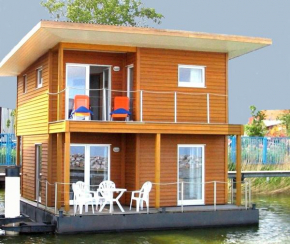 FLOATING HOUSES - 